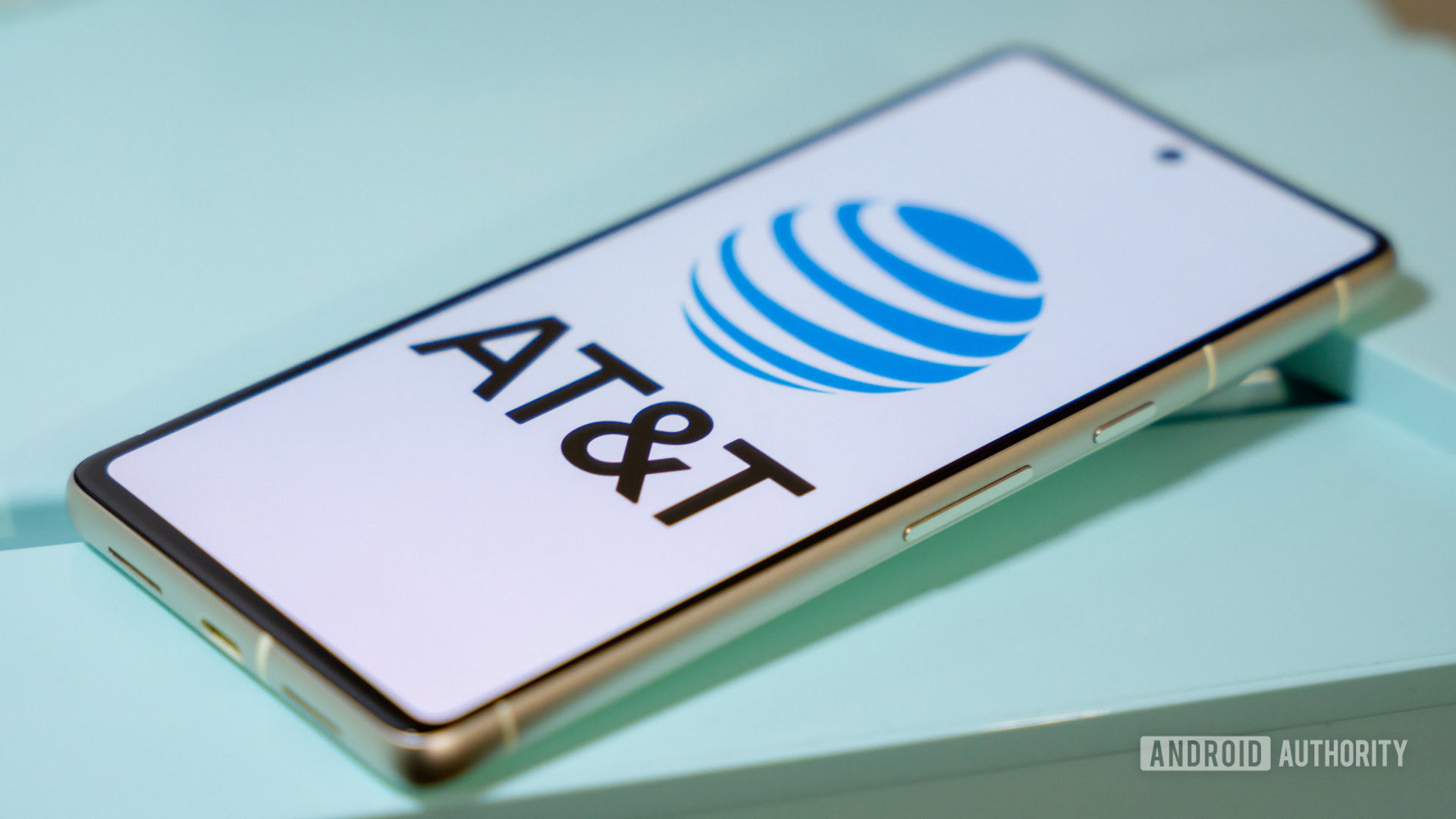 AT&T alkaa tarjota 240 dollarin uskollisuusalennusta joillekin käyttäjille
