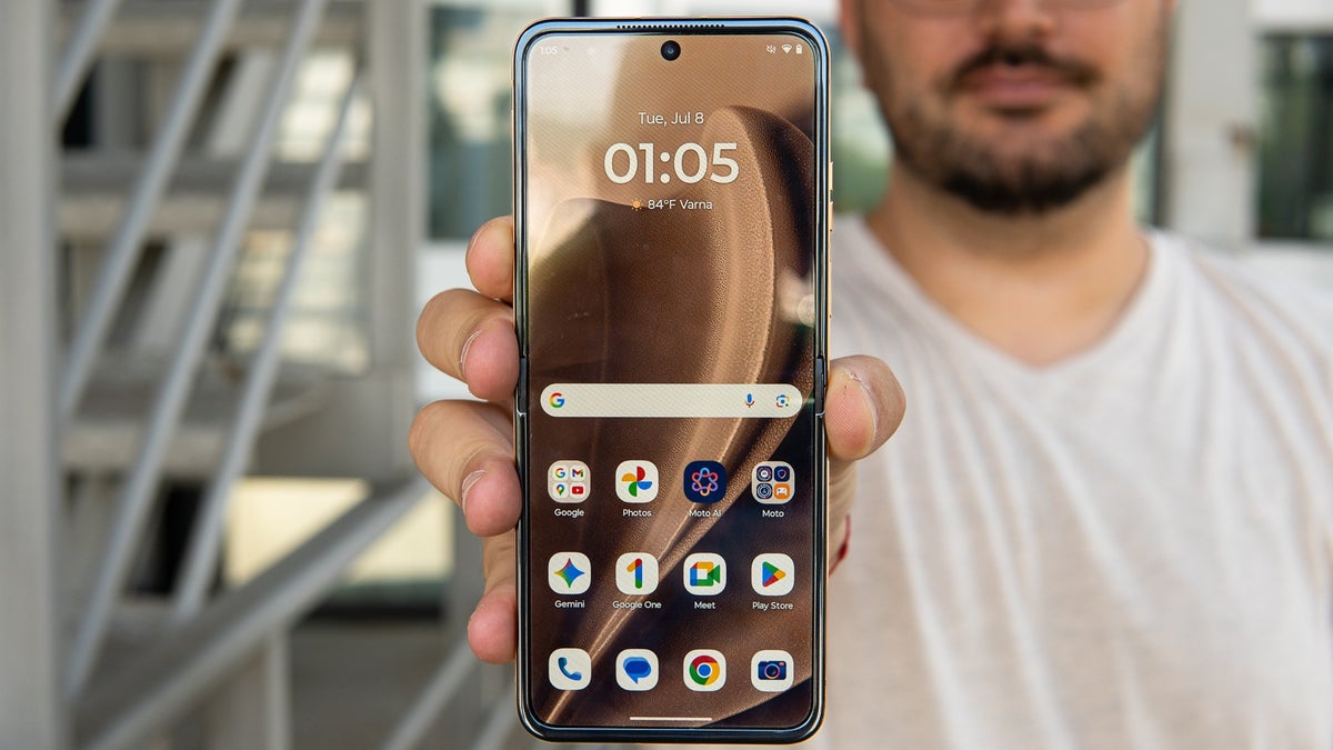 Amazonin parannettu kauppa koputtaa Razr+ (2025) alhaisimpaan hintaansa koskaan