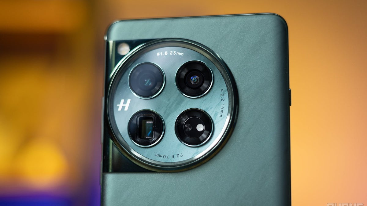 OnePlus 12 on enintään 300 dollarin alennusta, se on huippuluokan huippuluokan puhelin edulliseen hintaan