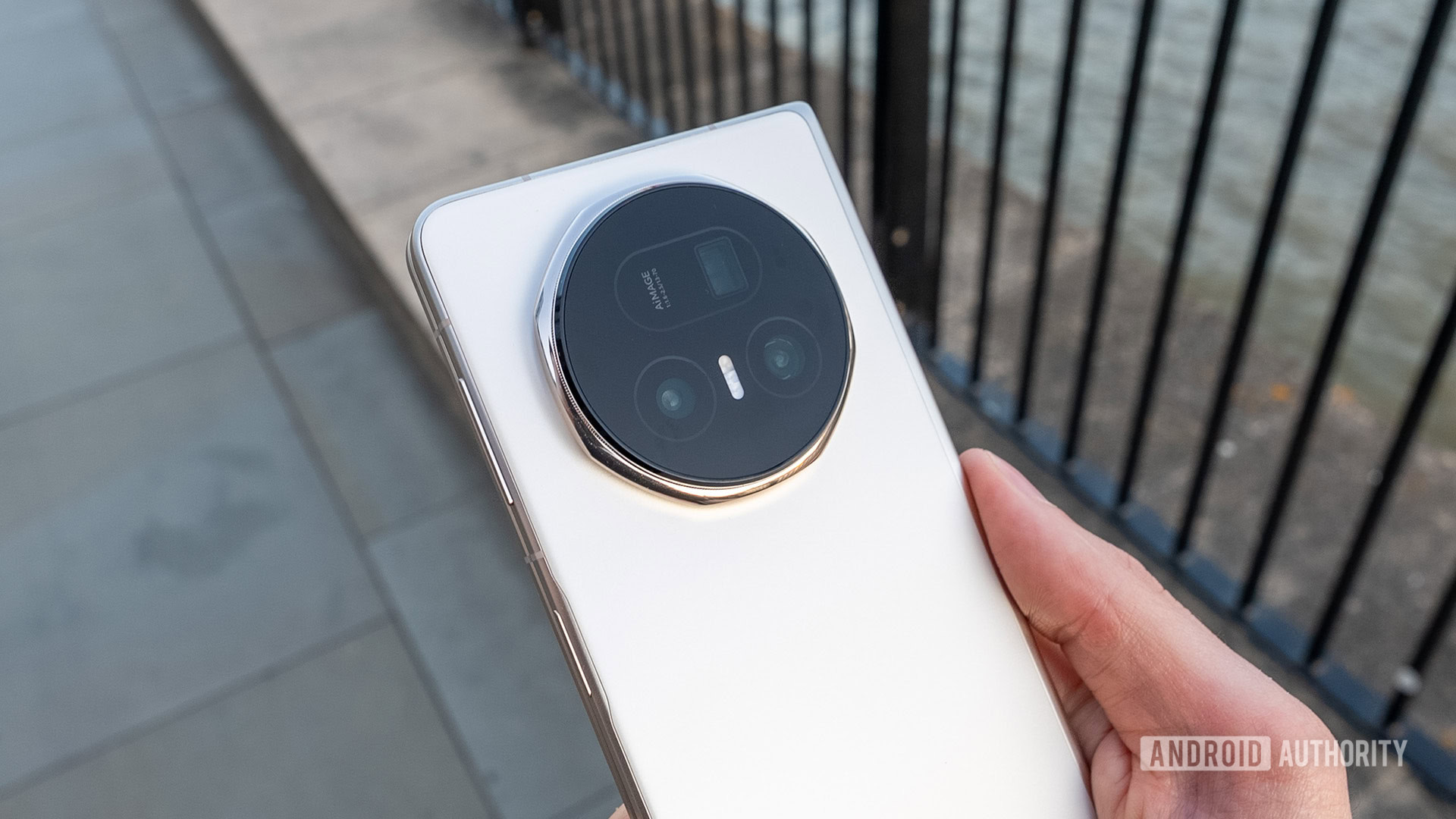 Tämä kiistanalaisen ohut, Galaxy Z Fold 7 