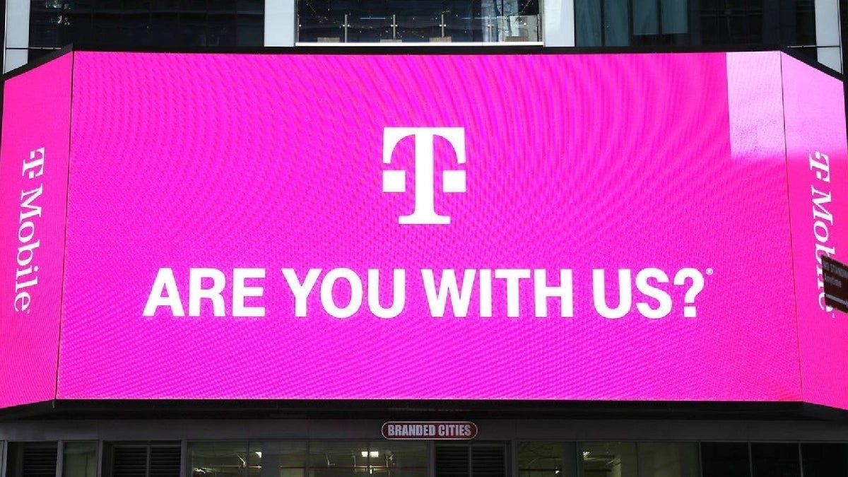 T-Mobile Rep kääntää asiakkaan, joka tarvitsi uuden puhelimen