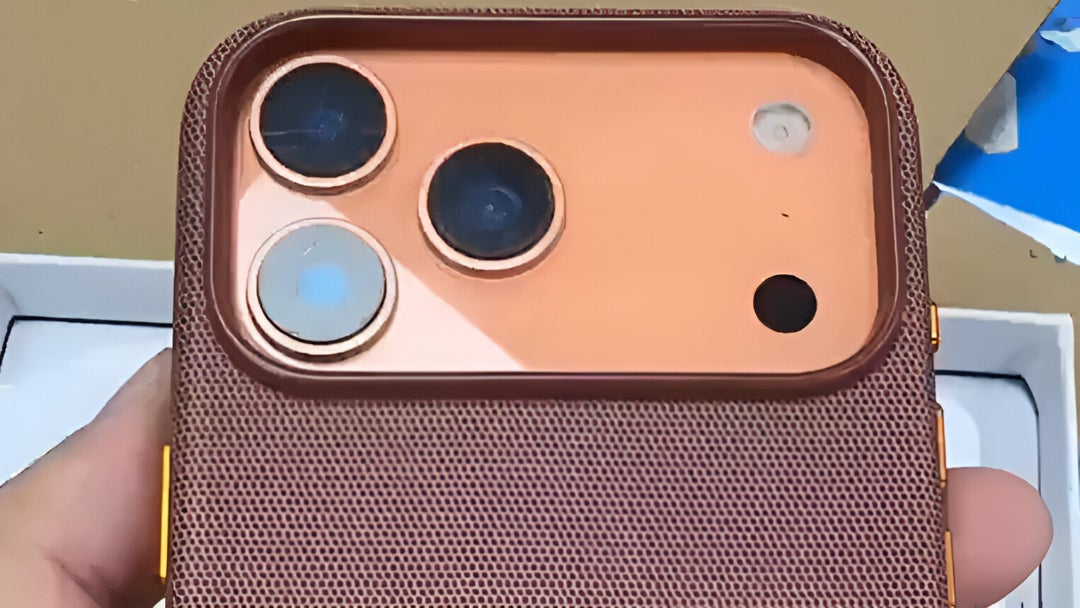 Orange iPhone 17 Pro näyttää tältä Applen uudessa puhelinkotelossa