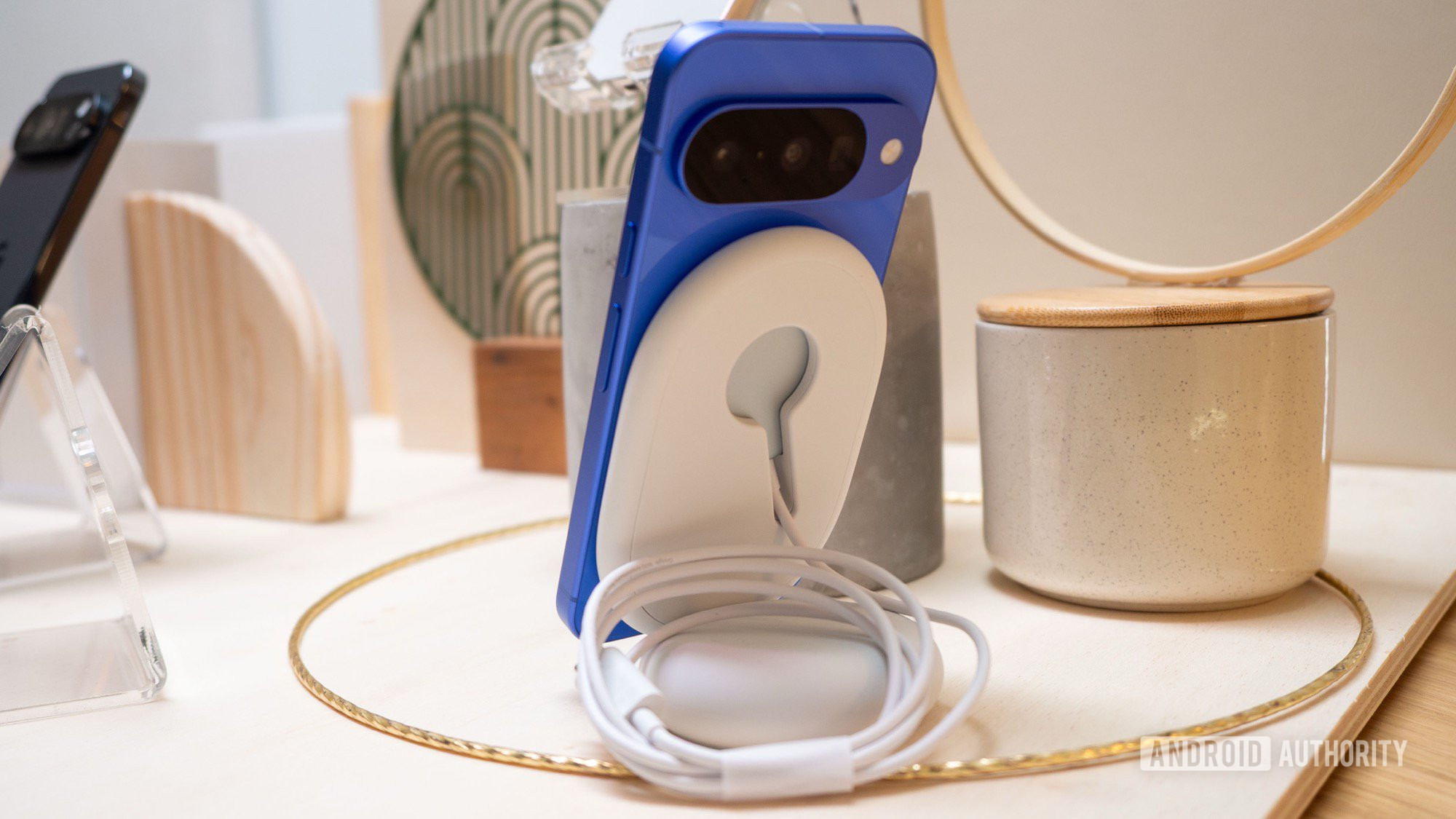 Google tappoi tämän ominaisuuden, joten Pixel 10: llä voisi olla langaton Qi2