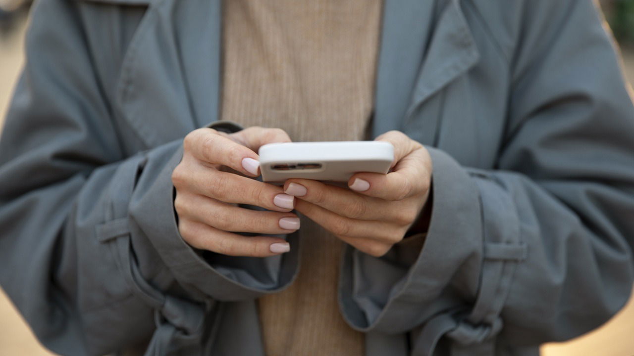 Kuinka saada iPhone puhumaan sinulle puheluiden aikana live