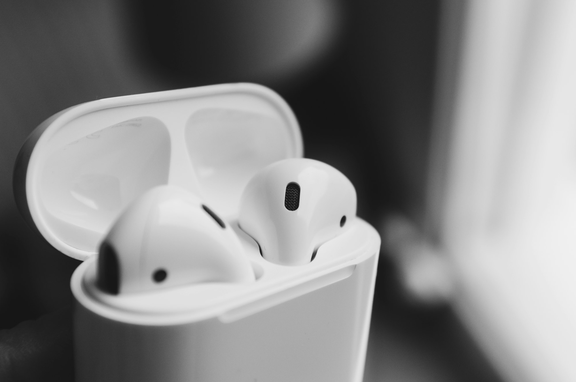 AirPods Pro 3 debyytti välittömästi pienemmällä kotelolla ja uudella kapasitiivisella painikkeella