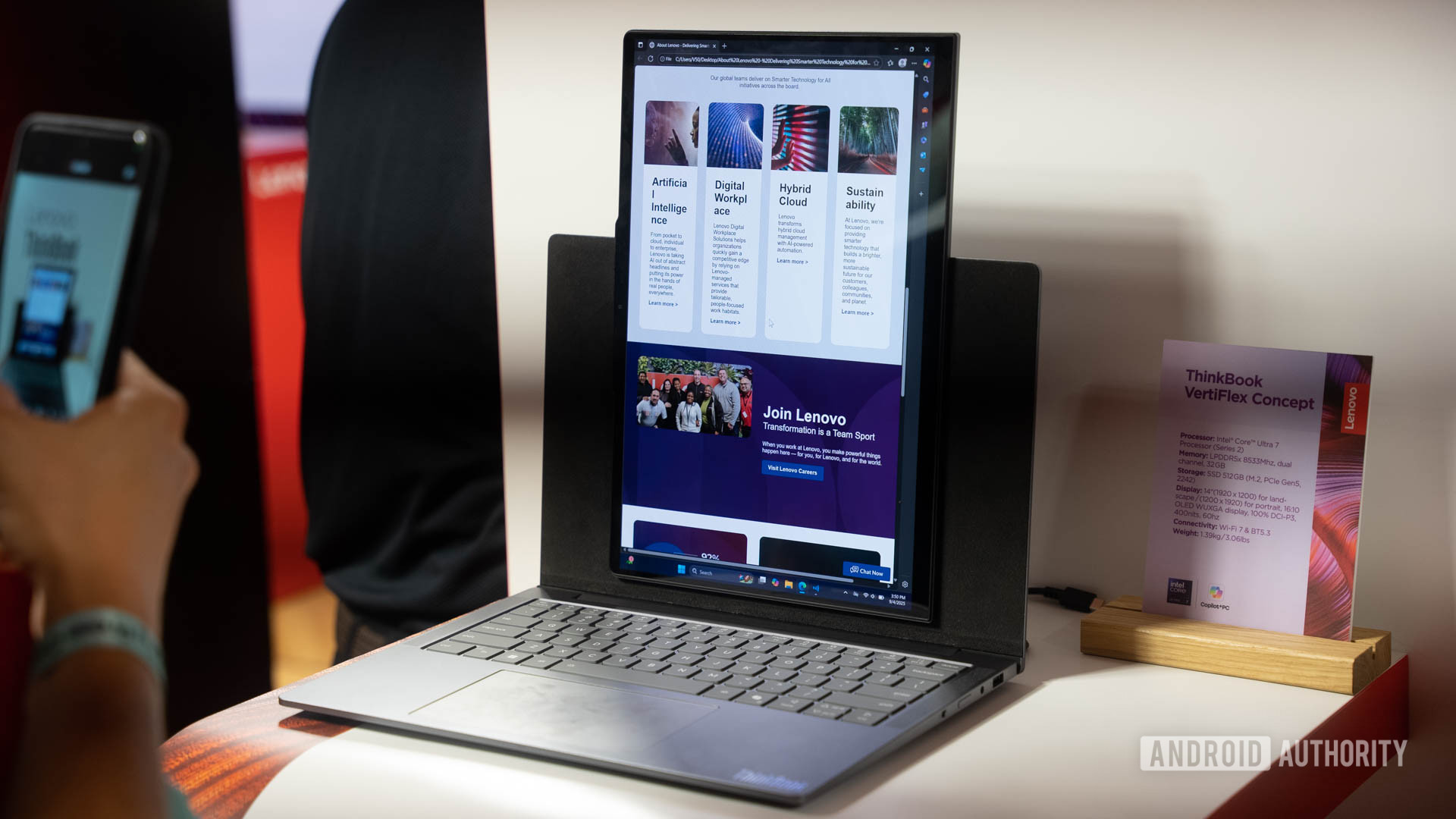 Lenovo näyttää konseptin kannettavan näytön, joka kiertää muotokuvatilaan