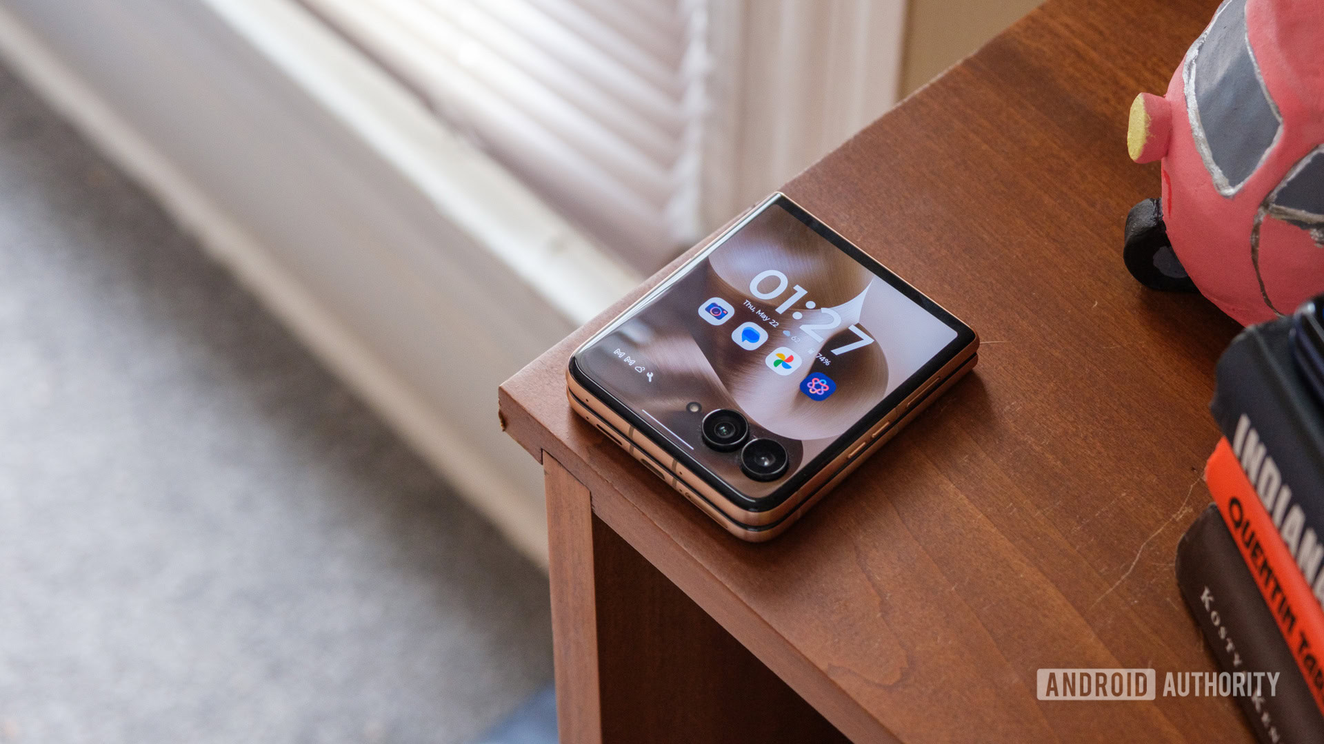 Deal: Motorola Razr Ultra sisältää ilmaisen 1 Tt: n tallennuspäivityksen ja älykellon!