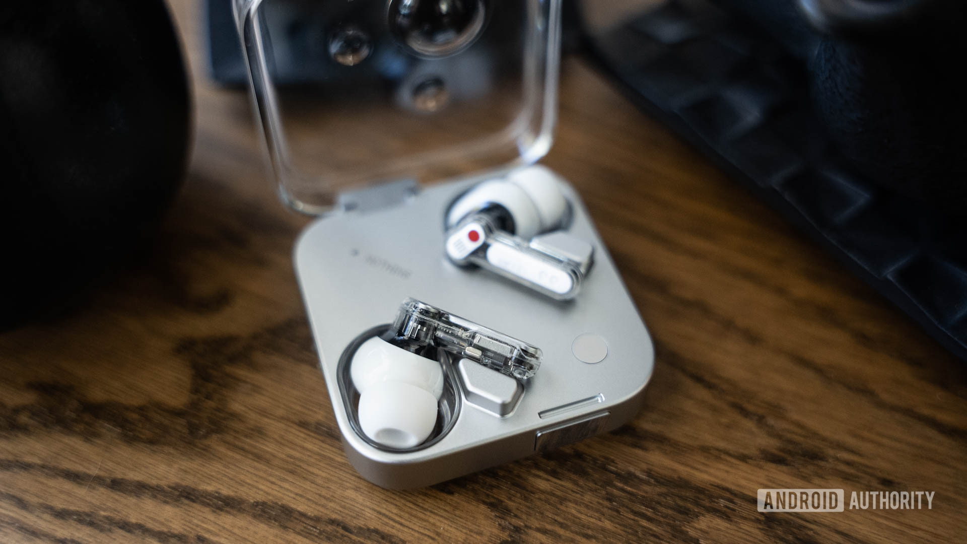 Mikään Ear 3 pisteet makeita ääniverkkejä, mutta kaksoisvaikutteinen tapaus on hillitty tähti