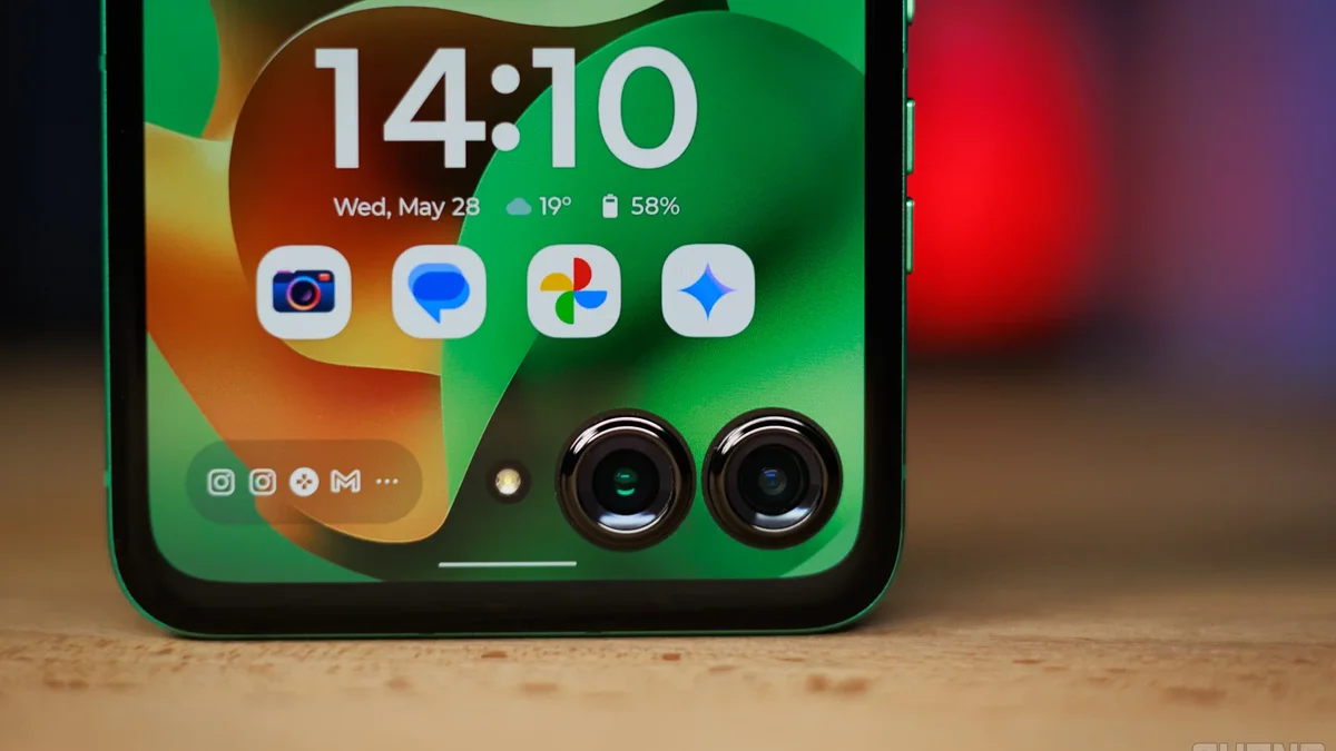 Razr (2025) saa 200 dollaria ilmaispaloa, mikä antaa ostajille enemmän syytä valita se Z Flip 7 Fe: n kautta