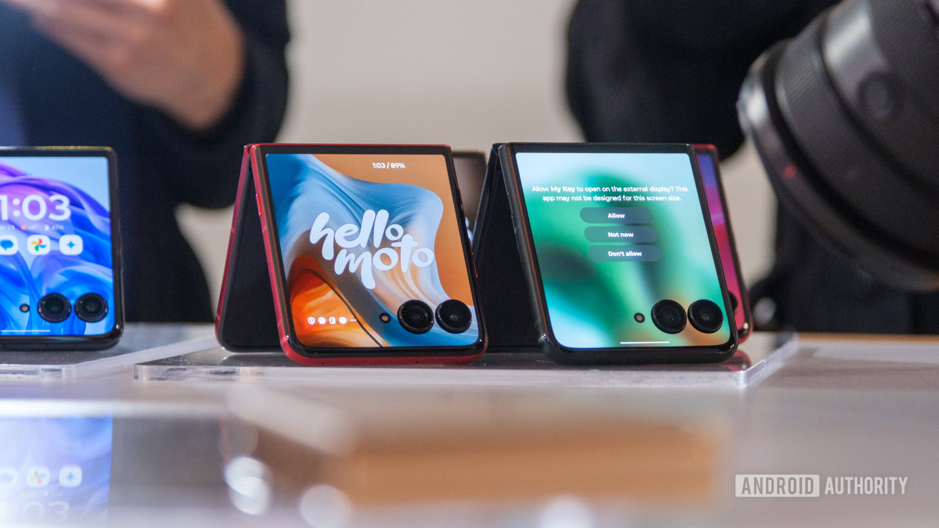 Säästä 400 dollaria Motorola Razr Plus:sta tai Ultrasta!