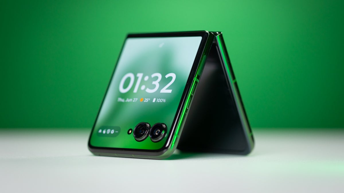 Motorolan upea Razr+ (2024) on vuoden 2025 pakollinen hankinta valtavalla 400 dollarin alennuksella