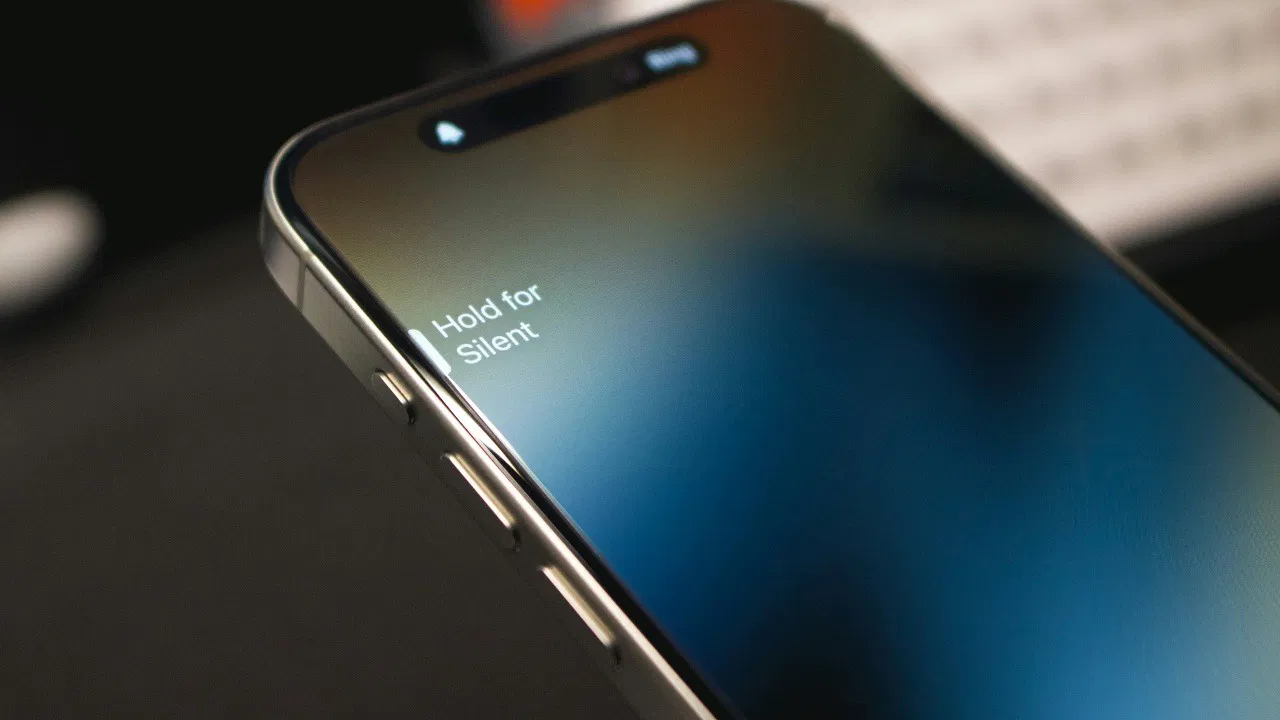 Miksi iPhonesi äänenvoimakkuus putoaa (ja kuinka korjata se)