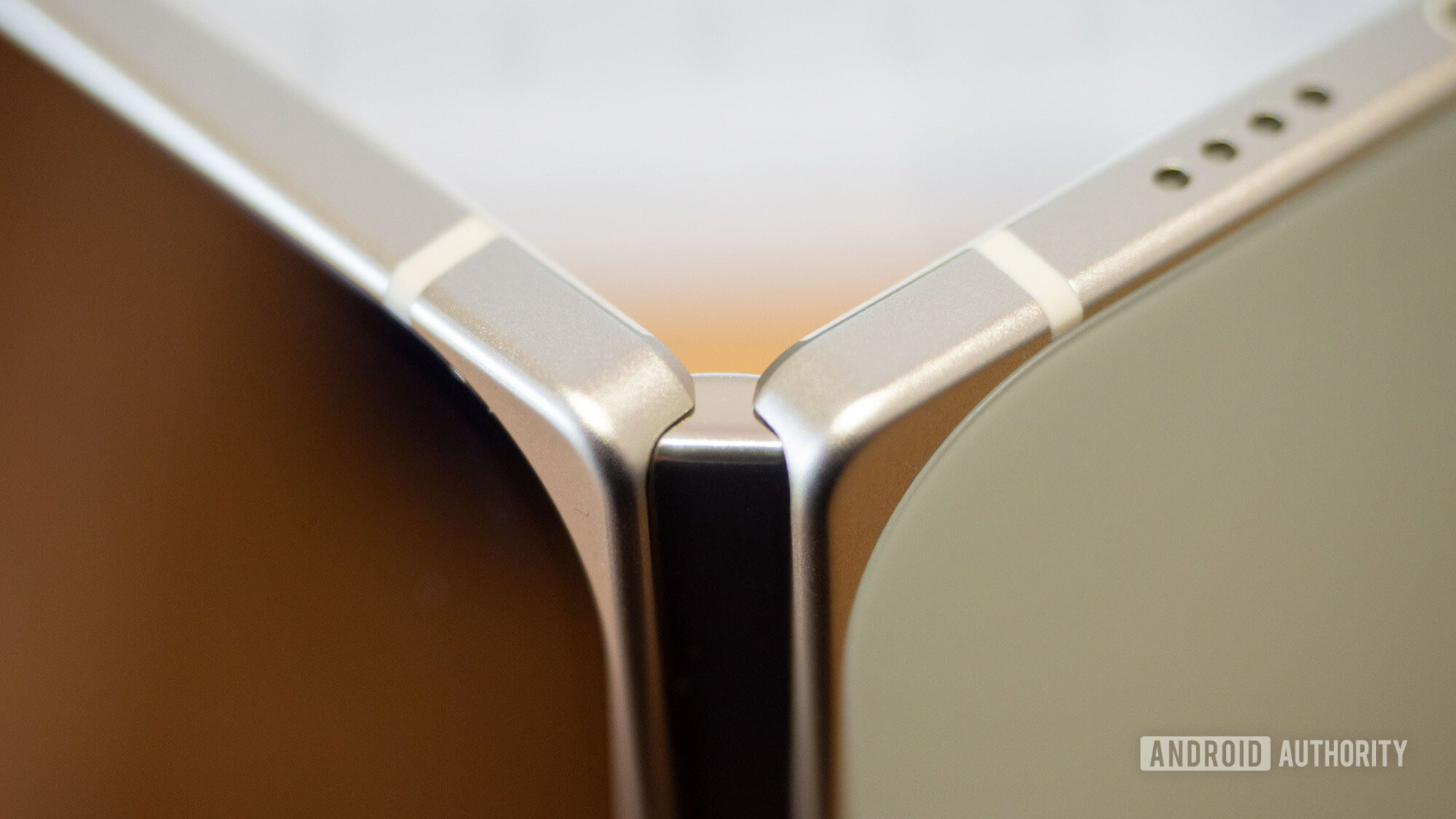 Google selittää, mikä meni Pixel 10 Pro Fold 'Hinge-A-Neering'