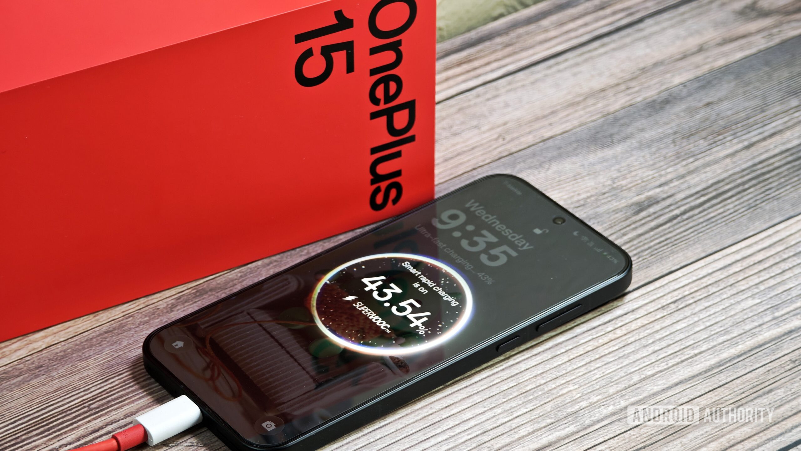 OnePlus 15 tarjoaa paremman akun kunnon verrattuna OnePlus 13:een, mutta ei OnePlus 12:een