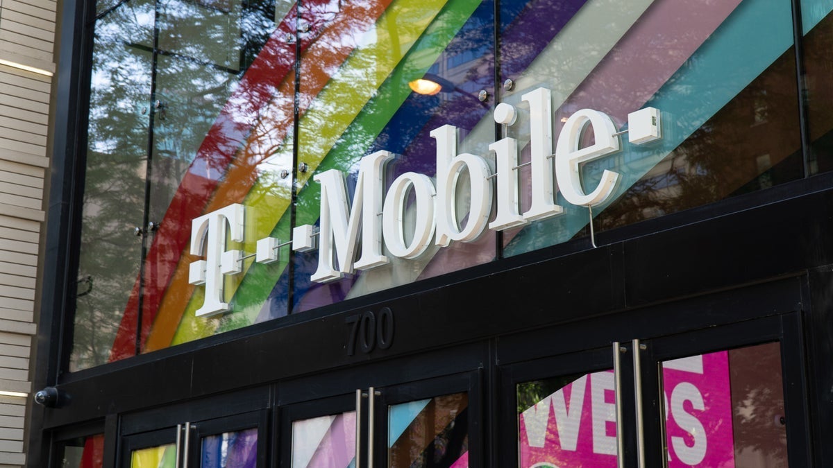 Millaista on ostaa uusi puhelin T-Mobile-kaupasta nykyään