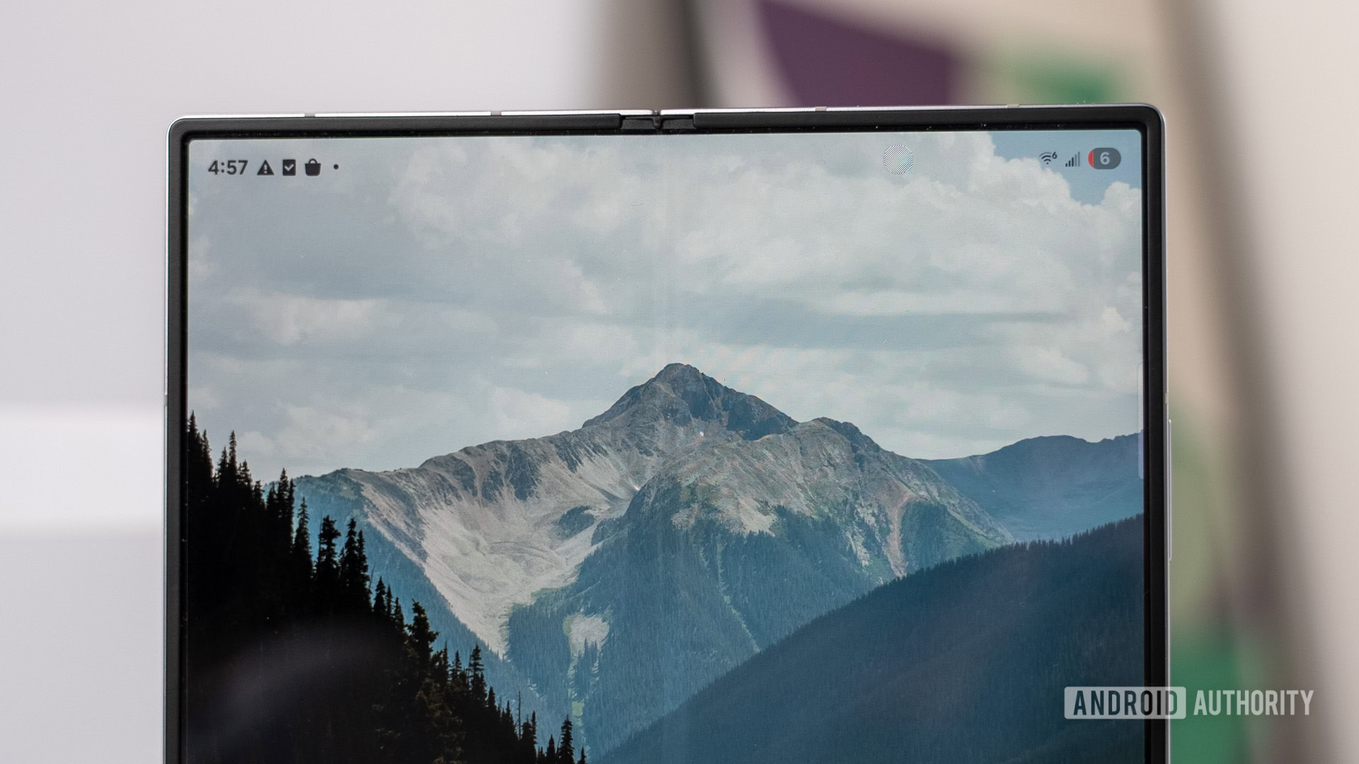 Applen ensimmäinen taitettava iPhone voi olla suuri harppaus näytön alapuolella olevissa selfie-kameroissa