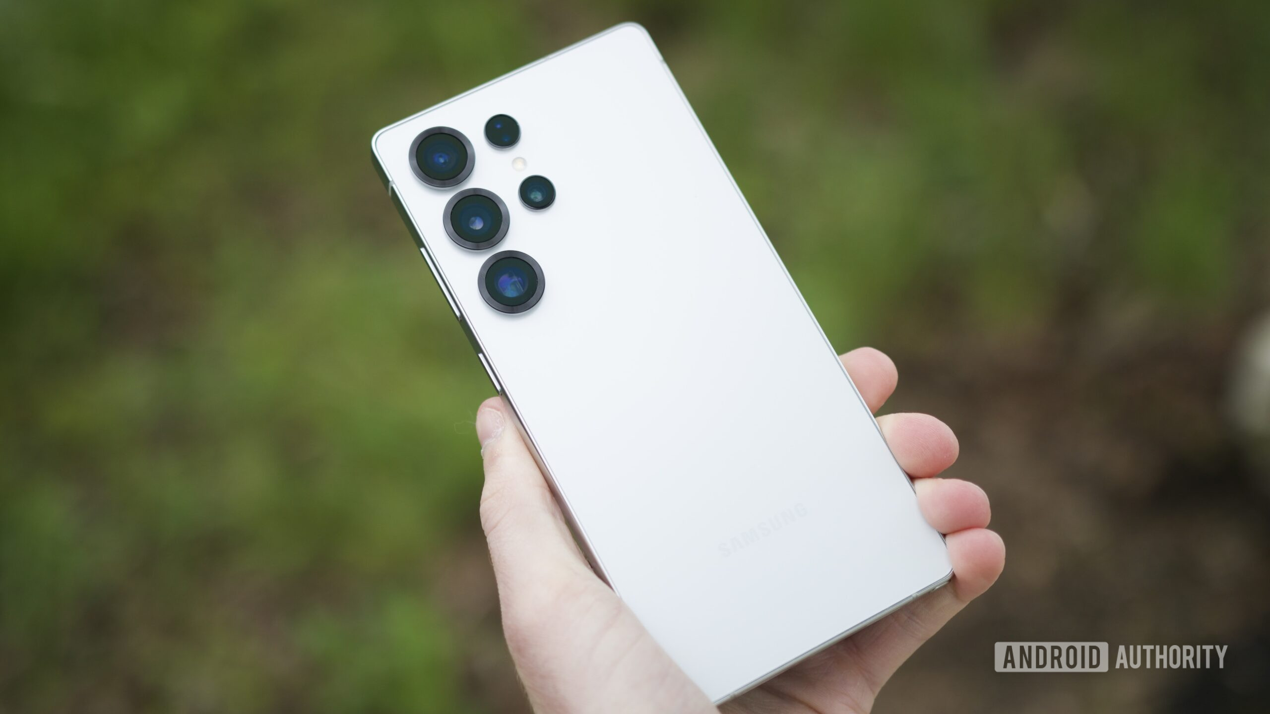 Vuotajat eivät vain voi olla samaa mieltä siitä, ovatko Galaxy S26 Ultran kamerat päivitys vai alempi versio