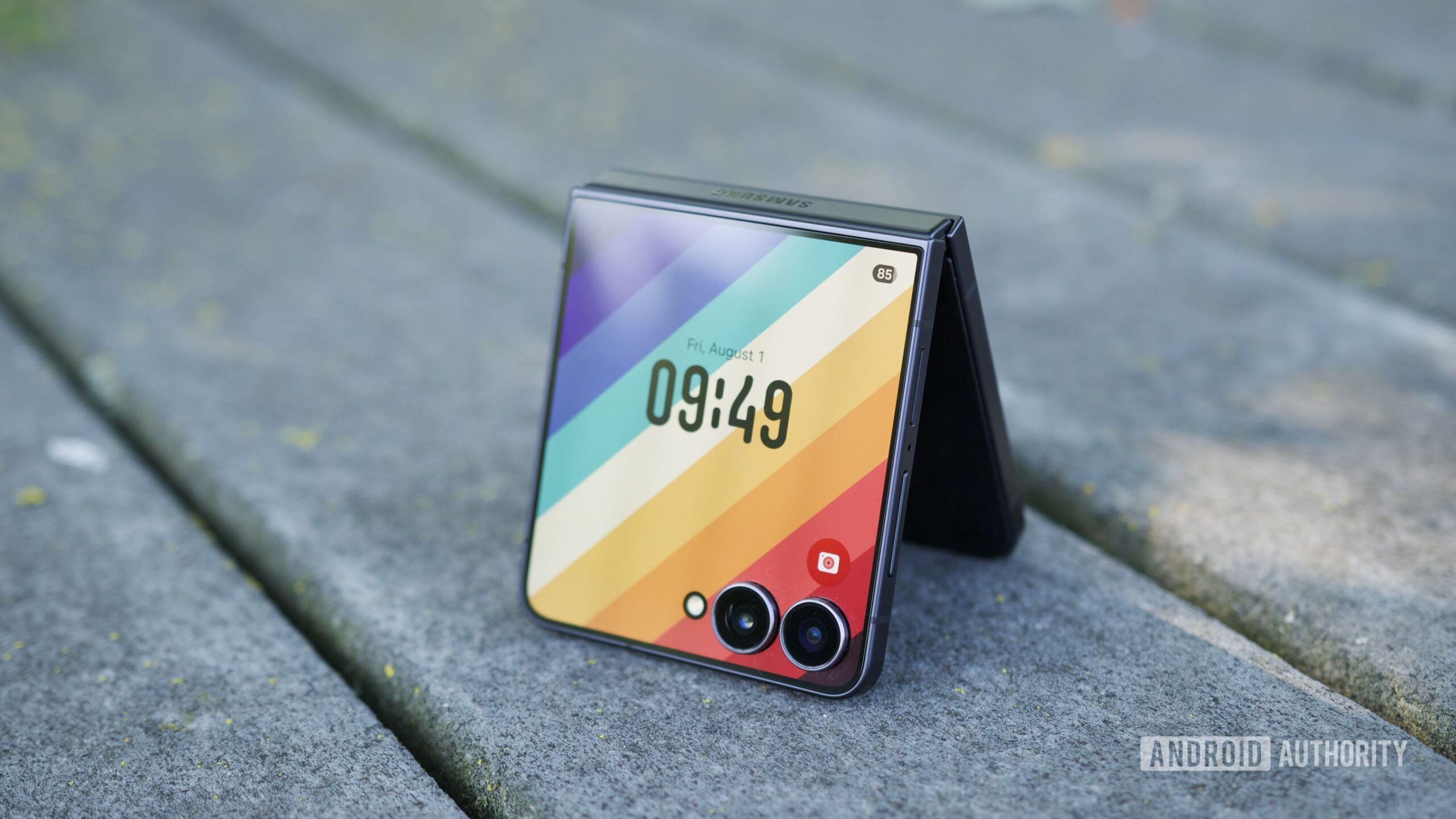 Samsung Galaxy Z Flip 7 laski vain 799,99 dollariin, mikä säästää 300 dollaria