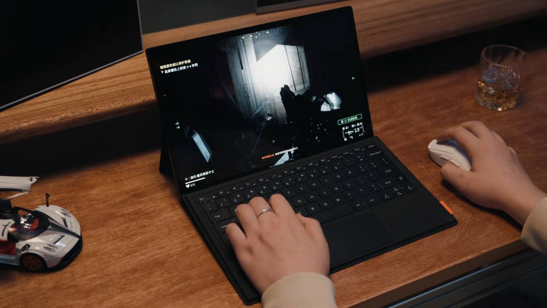 Nestejäähdytteinen Super X on tähän mennessä hurjin pelitabletin ja kannettavan tietokoneen hybridi
