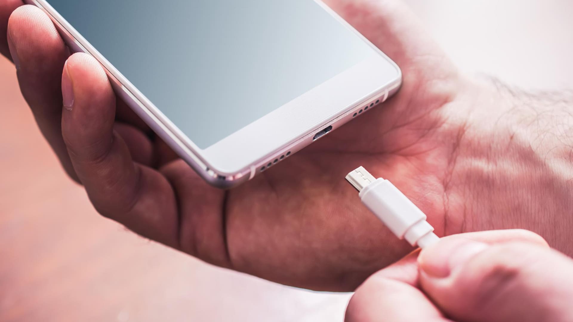 Kuinka lisätä USB-portteja iPhoneen